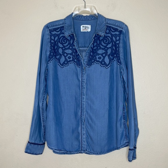 HOLDING HORSES ANTHRO Embroidered Button Down Blue Chambray Shirt Sz Medium - Picture 2 of 9